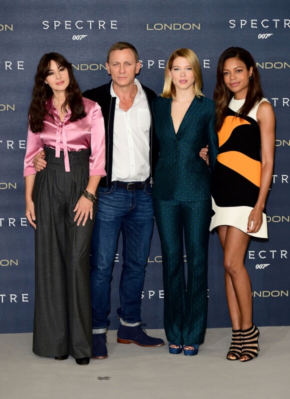 Monica Bellucci, Daniel Craig, Léa Seydoux et Naomie Harris au photocall de Spectre, Corinthia Hotel, Londres, le 22 octobre 2015.