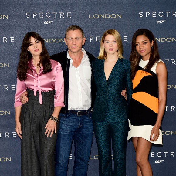 Monica Bellucci, Daniel Craig, Léa Seydoux et Naomie Harris au photocall de Spectre, Corinthia Hotel, Londres, le 22 octobre 2015.