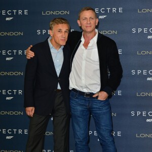 Christoph Waltz et Daniel Craig - Photocall du film "James Bond - Spectre" à l'hôtel Corinthia à Londres le 22 octobre 2015.