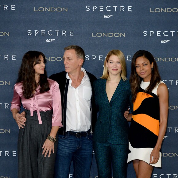 Monica Bellucci, Daniel Craig, Léa Seydoux et Naomie Harris au photocall de Spectre, Corinthia Hotel, Londres, le 22 octobre 2015.