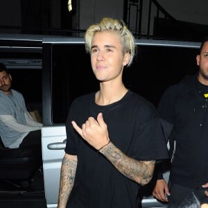 Justin Bieber à la sortie de son hôtel de Londres, le 21 octobre 2015