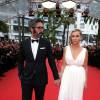 Emmanuelle Béart et son compagnon Frédéric - Montée des marches du film "Irrational Man" (L'homme irrationnel) lors du 68e Festival International du Film de Cannes, le 15 mai 2015.