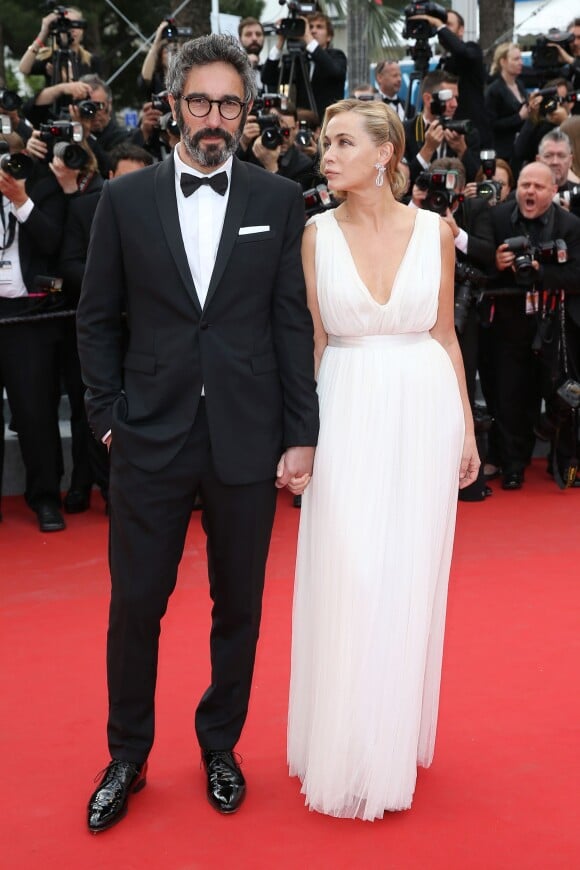 Emmanuelle Béart et son compagnon Frédéric - Montée des marches du film "Irrational Man" (L'homme irrationnel) lors du 68e Festival International du Film de Cannes, le 15 mai 2015.