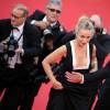 Emmanuelle Béart (habillée par Antik Batik) et son compagnon Frédéric - Montée des marches du film "La Tête Haute" pour l'ouverture du 68e Festival du film de Cannes, le 13 mai 2015.