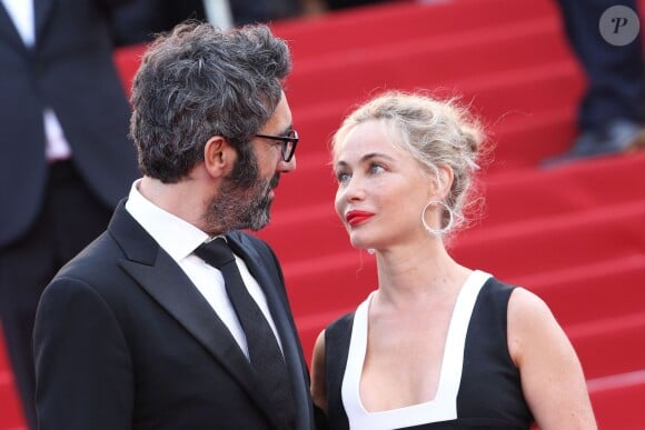 Emmanuelle Béart (habillée par Antik Batik) et son compagnon Frédéric pour l'ouverture du 68e Festival du film de Cannes, le 13 mai 2015.