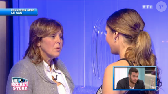 Coralie et sa maman dans le sas, dans l'hebdo de Secret Story 9, le vendredi 23 octobre 2015 sur TF1.