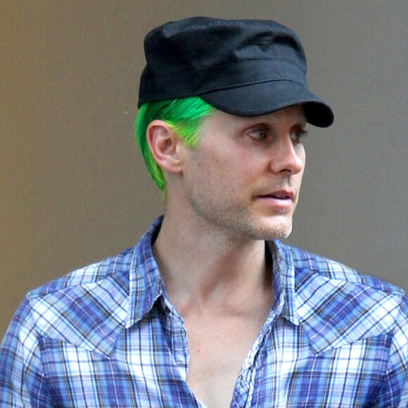 Jared Leto, les cheveux teints en vert, se promène dans le quartier de Soho à New York le 3 août 2015