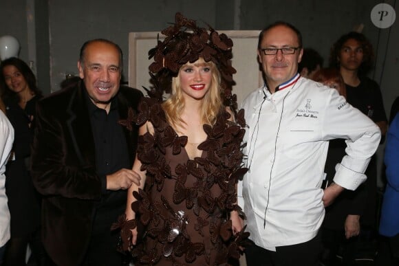 Max Chaoul, Lea Deleau, le maitre chocolatier Jean Paul Hévin - Backstage du défilé du 21ème salon du chocolat à la porte de Versailles à Paris le 27 octobre 2015. © CVS / Bestimage