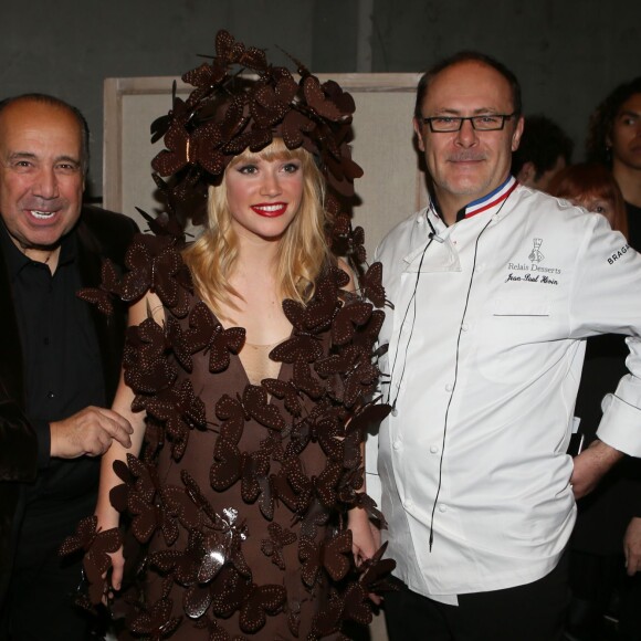 Max Chaoul, Lea Deleau, le maitre chocolatier Jean Paul Hévin - Backstage du défilé du 21ème salon du chocolat à la porte de Versailles à Paris le 27 octobre 2015. © CVS / Bestimage
