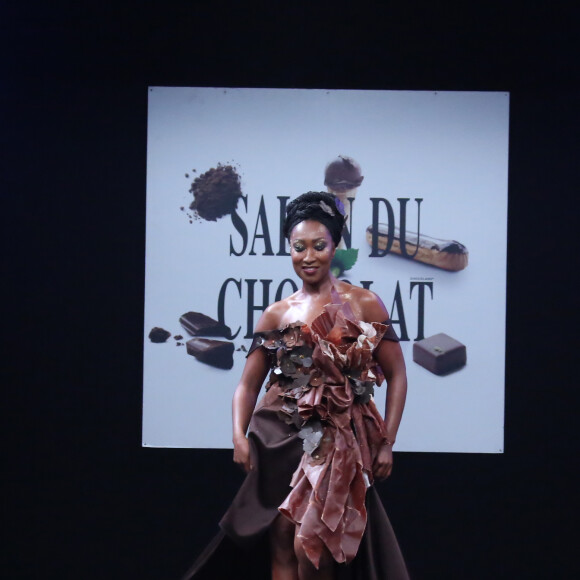Nadège Beausson-Diagne - Défilé du 21ème salon du chocolat à la porte de Versailles à Paris le 27 octobre 2015. © Denis Guignebourg / Bestimage27/10/2015 - Paris