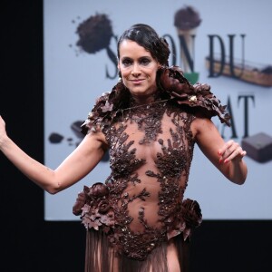 Karine Lima - Défilé du 21ème salon du chocolat à la porte de Versailles à Paris le 27 octobre 2015. © Denis Guignebourg / Bestimage27/10/2015 - Paris