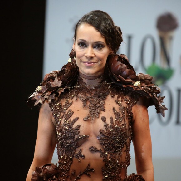 Karine Lima - Défilé du 21ème salon du chocolat à la porte de Versailles à Paris le 27 octobre 2015. © Denis Guignebourg / Bestimage27/10/2015 - Paris
