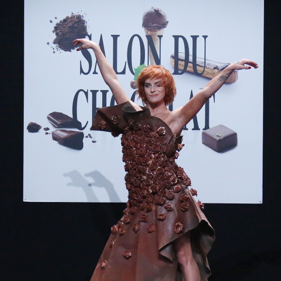 Fauve Hautot - Défilé du 21ème salon du chocolat à la porte de Versailles à Paris le 27 octobre 2015. © Denis Guignebourg / Bestimage