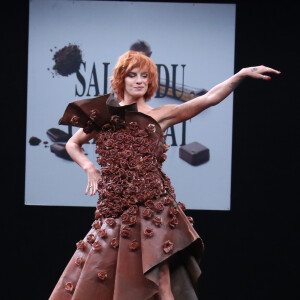 Fauve Hautot, divine - Défilé du 21ème salon du chocolat à la porte de Versailles à Paris le 27 octobre 2015. © Denis Guignebourg / Bestimage