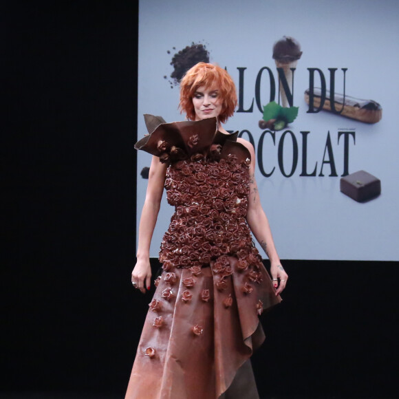Fauve Hautot - Défilé du 21ème salon du chocolat à la porte de Versailles à Paris le 27 octobre 2015. © Denis Guignebourg / Bestimage