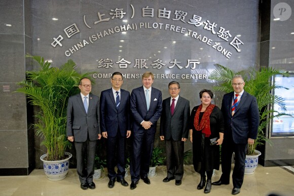 Le roi Willem-Alexander des Pays-Bas visite la zone de libre-échange à Shanghai, le 28 octobre 2015, où il a assisté à une réunion à l'hôtel Sheraton. Le couple royal des Pays-Bas est en visite d'état pendant 5 jours en Chine.28/10/2015 - Shanghai