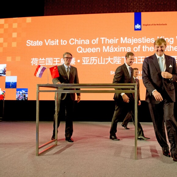 Le roi Willem-Alexander des Pays-Bas visite la zone de libre-échange à Shanghai, le 28 octobre 2015, où il a assisté à une réunion à l'hôtel Sheraton. Le couple royal des Pays-Bas est en visite d'état pendant 5 jours en Chine.28/10/2015 - Shanghai