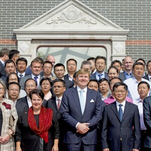Le roi Willem-Alexander des Pays-Bas visite le Centre de recherche national d'ingénierie pour la protection de l'agriculture à Shanghai, le 28 octobre 2015. Il a visité la maison verte témoin et le parc agricole Sino-Néerlandais. Le couple royal des Pays-Bas est en visite d'état pendant 5 jours en Chine.28/10/2015 - Shanghai