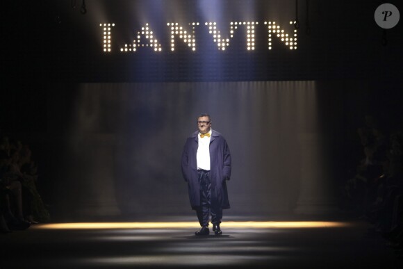 Alber Elbaz lors du final - Défilé de mode "Lanvin" prêt-a-porter printemps-été 2016 à Paris le 1 octobre 2015.