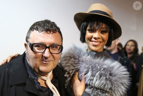 Rihanna et Alber Elbaz - People en backstage du défilé Lanvin prêt-à-porter collection Automne/Hiver 2014-2015 lors de la fashion week à Paris, le 27 février 2014.