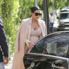 Kim Kardashian, enceinte, arrive à la Villa à Los Angeles pour déjeuner avec Caitlyn Jenner. Le 27 octobre 2015.