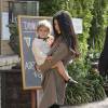 Kourtney Kardashian et sa fille Penelope arrivent à la Villa à Los Angeles pour déjeuner avec Caitlyn Jenner. Le 27 octobre 2015.