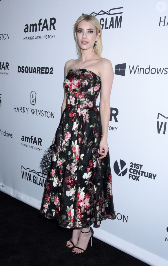 Emma Roberts assiste au gala "Inspiration" de l'amfAR aux Milk Studios. Los Angeles, le 29 octobre 2015.