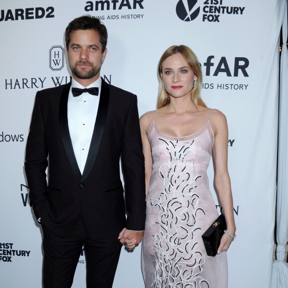 Joshua Jackson et Diane Kruger assistent au gala "Inspiration" de l'amfAR aux Milk Studios. Los Angeles, le 29 octobre 2015.