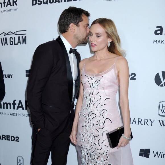 Joshua Jackson et Diane Kruger assistent au gala "Inspiration" de l'amfAR aux Milk Studios. Los Angeles, le 29 octobre 2015.