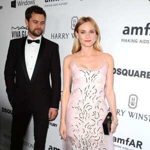 Joshua Jackson et Diane Kruger assistent au gala "Inspiration" de l'amfAR aux Milk Studios. Los Angeles, le 29 octobre 2015.