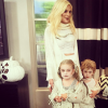 Tori Spelling et ses enfants déguisés pour Halloween, c'est Tori elle-même qui a fabriqué leurs costumes / photo postée sur le compte Instagram de l'actrice.