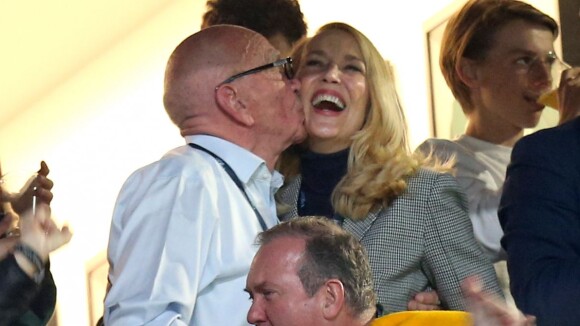 Jerry Hall et Rupert Murdoch en couple ? Le bisou qui fait jaser