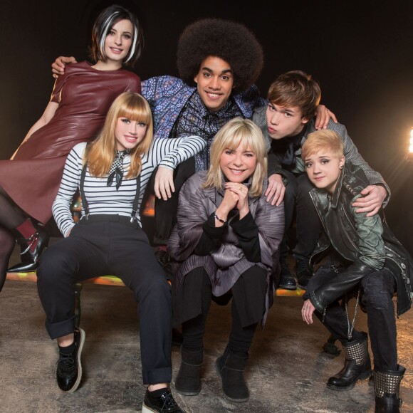 France Gall et la troupe de la comédie musicale "Résiste", spectacle France Gall et Bruck Dawit. Chansons de Michel Berger. À partir du 4 novembre 2015 au Palais des Sports de Paris puis en tournée.