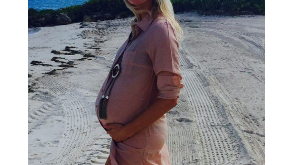 Karolina Kurkova enceinte : Plage et bikini avant l'accouchement, imminent !