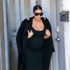 Kim Kardashian quitte un studio de tournage à Van Nuys, Los Angeles, le 5 novembre 2015.