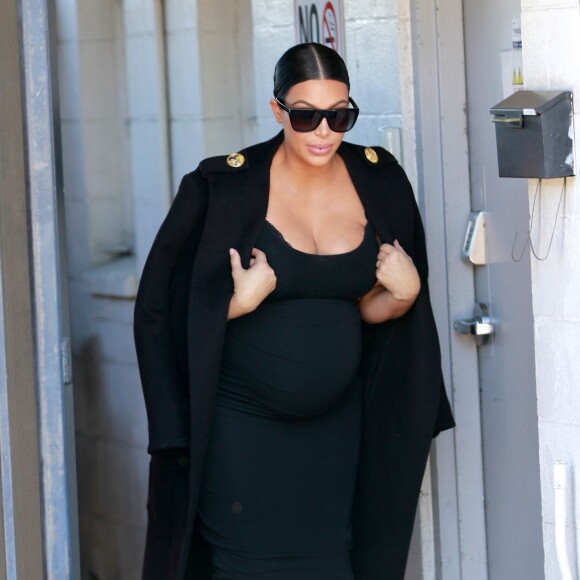 Kim Kardashian quitte un studio de tournage à Van Nuys, Los Angeles, le 5 novembre 2015.