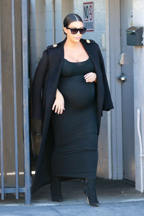 Kim Kardashian quitte un studio de tournage à Van Nuys, Los Angeles, le 5 novembre 2015.