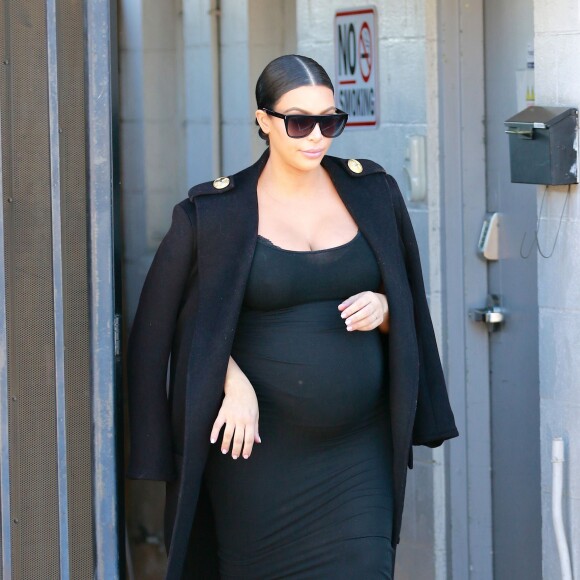 Kim Kardashian quitte un studio de tournage à Van Nuys, Los Angeles, le 5 novembre 2015.