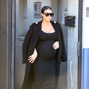 Kim Kardashian quitte un studio de tournage à Van Nuys, Los Angeles, le 5 novembre 2015.