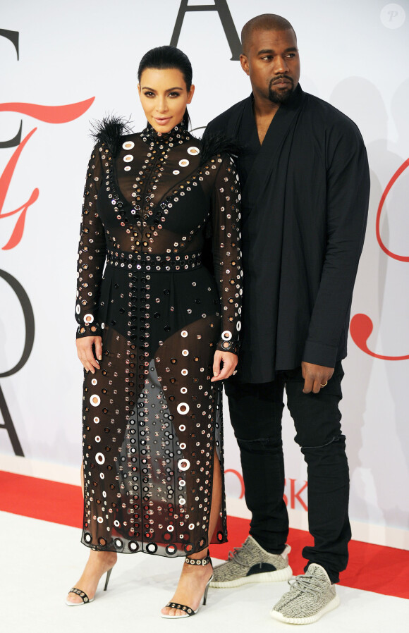 Kim Kardashian (enceinte) et son mari Kanye West aux CFDA Fashion Awards 2015 au Lincoln Center à New York, le 1er juin 2015.