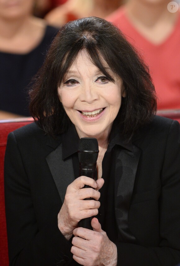 Juliette Gréco lors de l'enregistrement de l'émission "Vivement Dimanche" à Paris le 23 octobre 2013