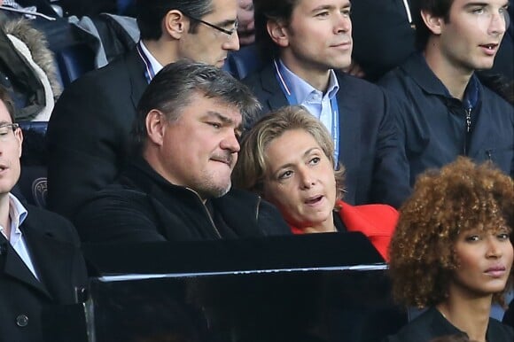 David Douillet et Valérie Pécresse dans les tribunes du Parc des Princes lors de la rencontre entre le Paris Saint-Germain et Toulouse, le 7 novembre 2015 à Paris