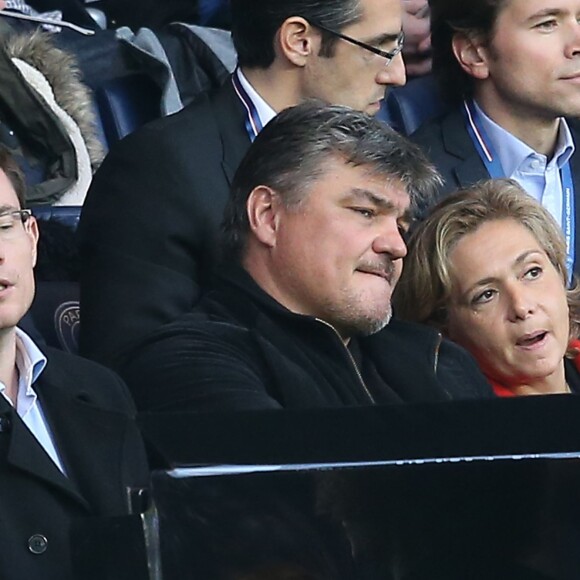 David Douillet et Valérie Pécresse dans les tribunes du Parc des Princes lors de la rencontre entre le Paris Saint-Germain et Toulouse, le 7 novembre 2015 à Paris