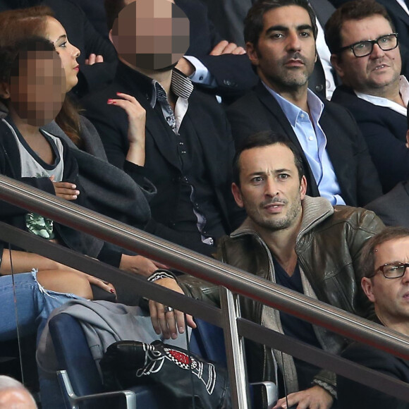 Michaël Cohen, son fils Sirafel et sa compagne Malika Ménard dans les tribunes du Parc des Princes lors de la rencontre entre le Paris Saint-Germain et Toulouse, le 7 novembre 2015 à Paris