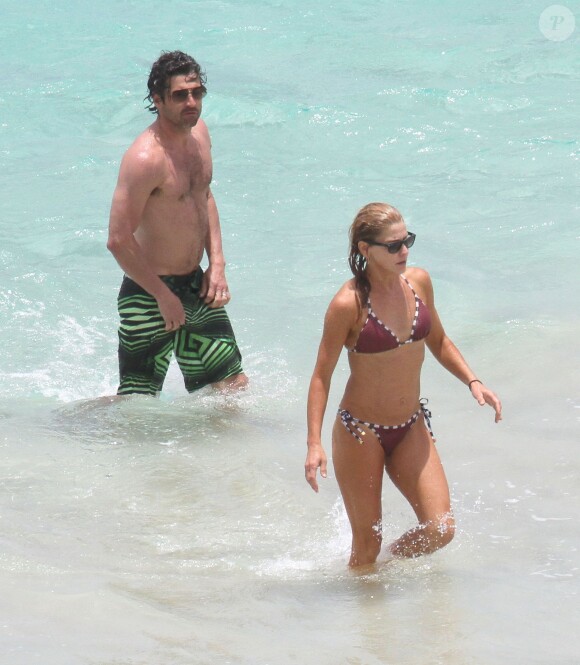 Exclusif - Patrick Dempsey en vacances sur une plage avec sa femme Jillian et leurs enfants Tallulah, Darby et Sullivan aux Caraibes, le 14 mai 2013.