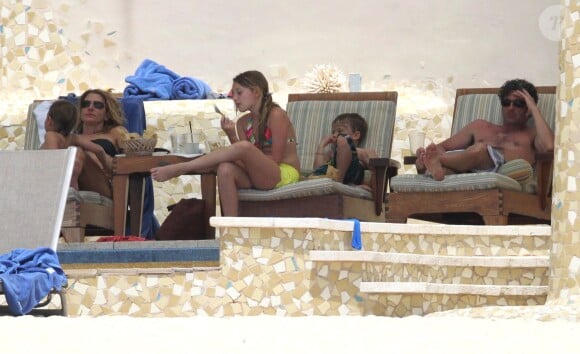Patrick Dempsey, sa femme Jillian et leurs enfants Tallula, Darby et Sullivan passent leur week-end de Paques à Cabo San Lucas. Mars 2013
