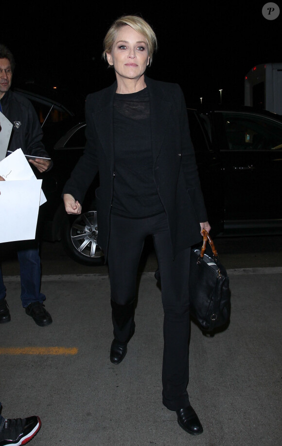 Sharon Stone arrive à l'aéroport de LAX à Los Angeles, le 3 novembre 2015