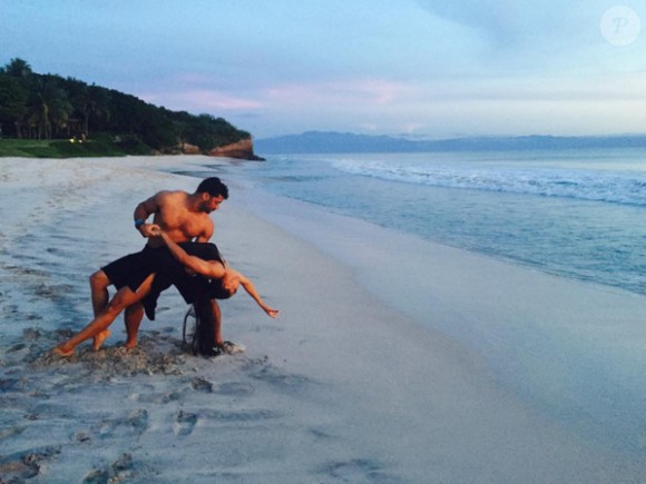 Ciara et Russell Wilson, amoureux à la plage durant leurs vacances au Mexique. Novembre 2015.
