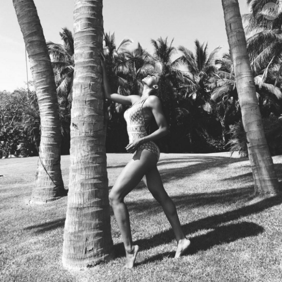 Ciara profite de vacances en amoureux à Cabo, au Mexique. Novembre 2015.