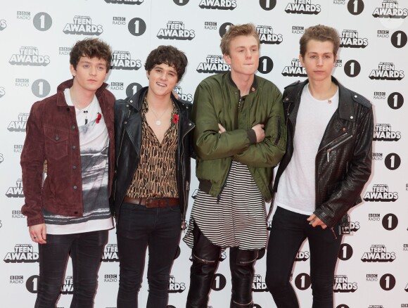 Bradley Simpson, Tristan Evans, James McVey et Connor Ball de The Vamps - Tapis rouge des BBC Teen Awards à Londres, le 8 novembre 2015.